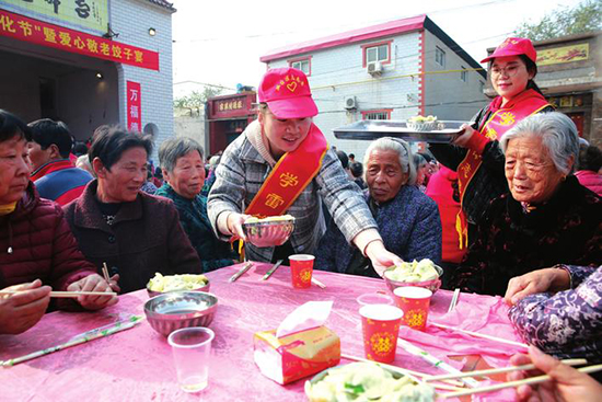 邯鄲叢臺區(qū)：200多位老人樂享餃子宴