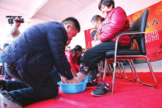 邯鄲叢臺區(qū)：200多位老人樂享餃子宴